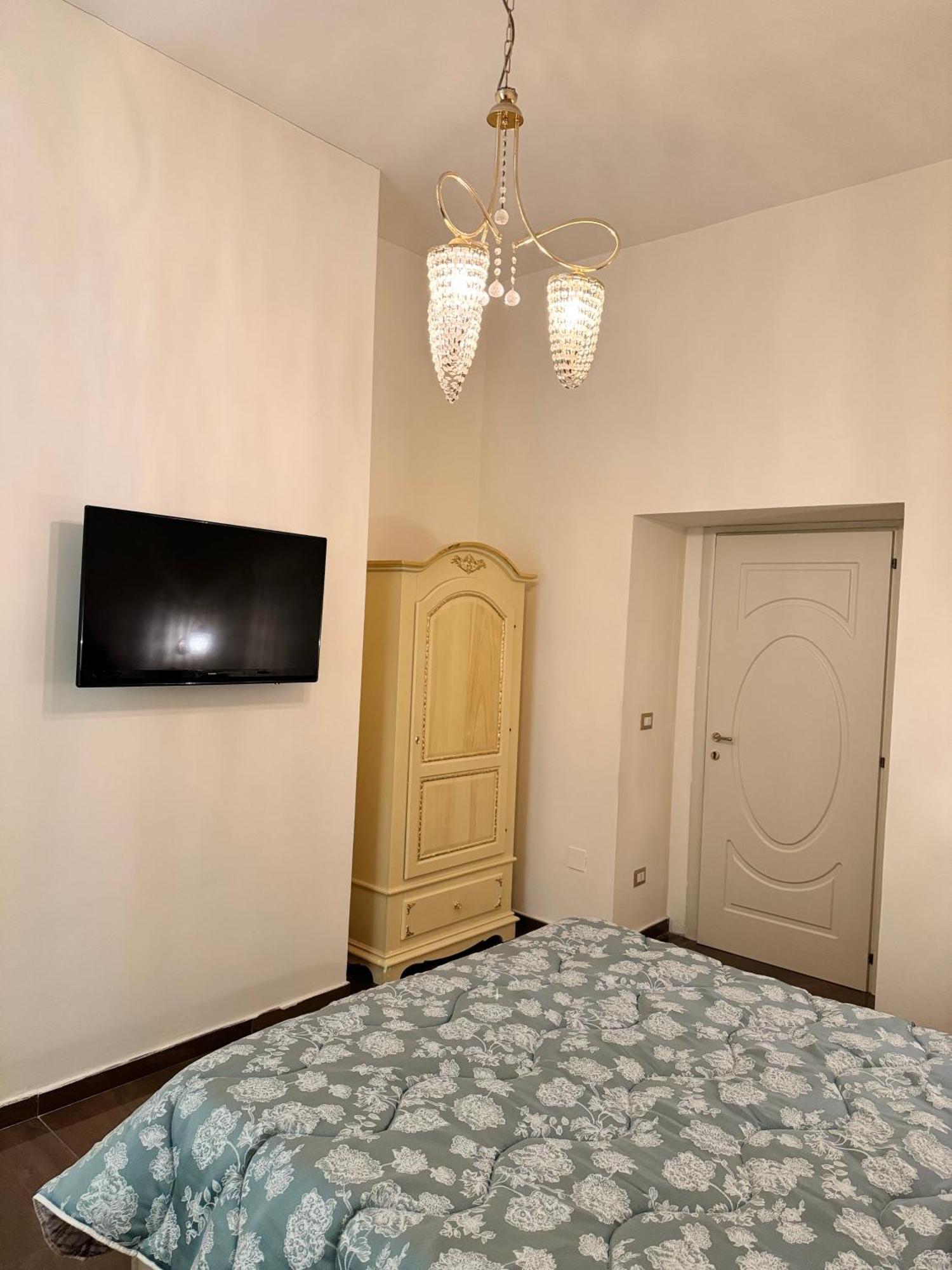 Beb Mariafrancesca Bed & Breakfast Napoli Dış mekan fotoğraf