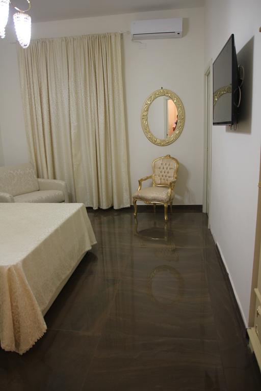 Beb Mariafrancesca Bed & Breakfast Napoli Dış mekan fotoğraf