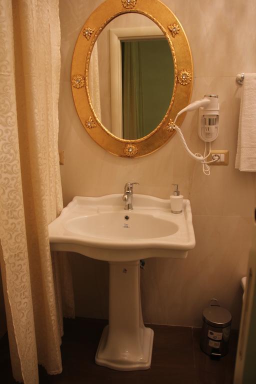 Beb Mariafrancesca Bed & Breakfast Napoli Dış mekan fotoğraf