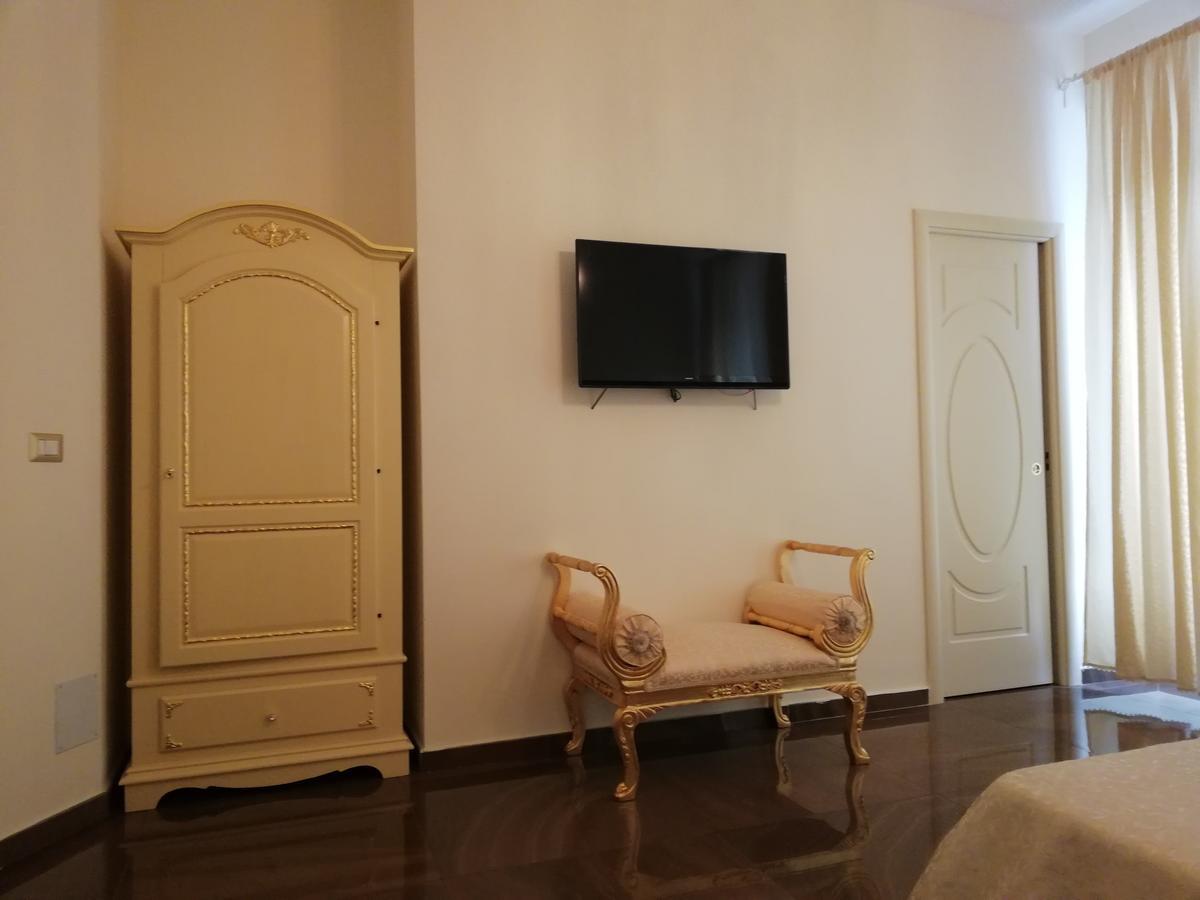 Beb Mariafrancesca Bed & Breakfast Napoli Dış mekan fotoğraf