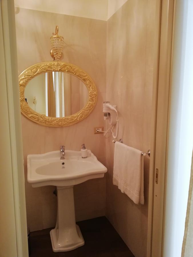 Beb Mariafrancesca Bed & Breakfast Napoli Dış mekan fotoğraf