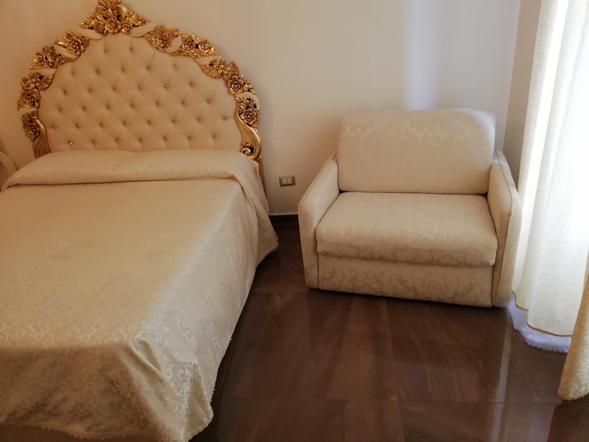 Beb Mariafrancesca Bed & Breakfast Napoli Dış mekan fotoğraf