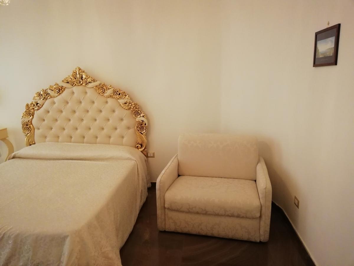 Beb Mariafrancesca Bed & Breakfast Napoli Dış mekan fotoğraf