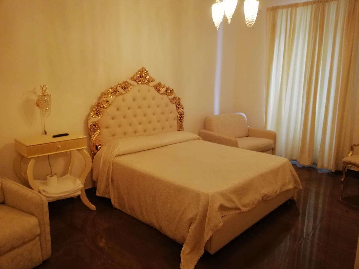 Beb Mariafrancesca Bed & Breakfast Napoli Dış mekan fotoğraf